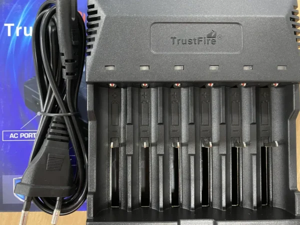 Зарядний пристрій для ліхтарів TRUST FIRE TR-012 - Зображення 2